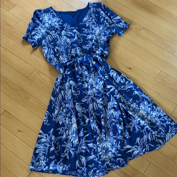 Talbots Beautiful Blue Floral Midi Dress - Picture 2 of 15